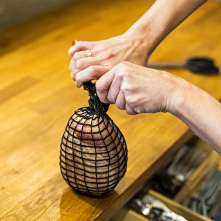 Čierna údenárska sieťka s rozmermi 18 cm x 5 m, s tepelnou odolnosťou do 220°C – photo 4