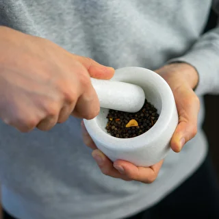 Mramorový kuchynský mažiar, biely, fi 10 cm – photo 13