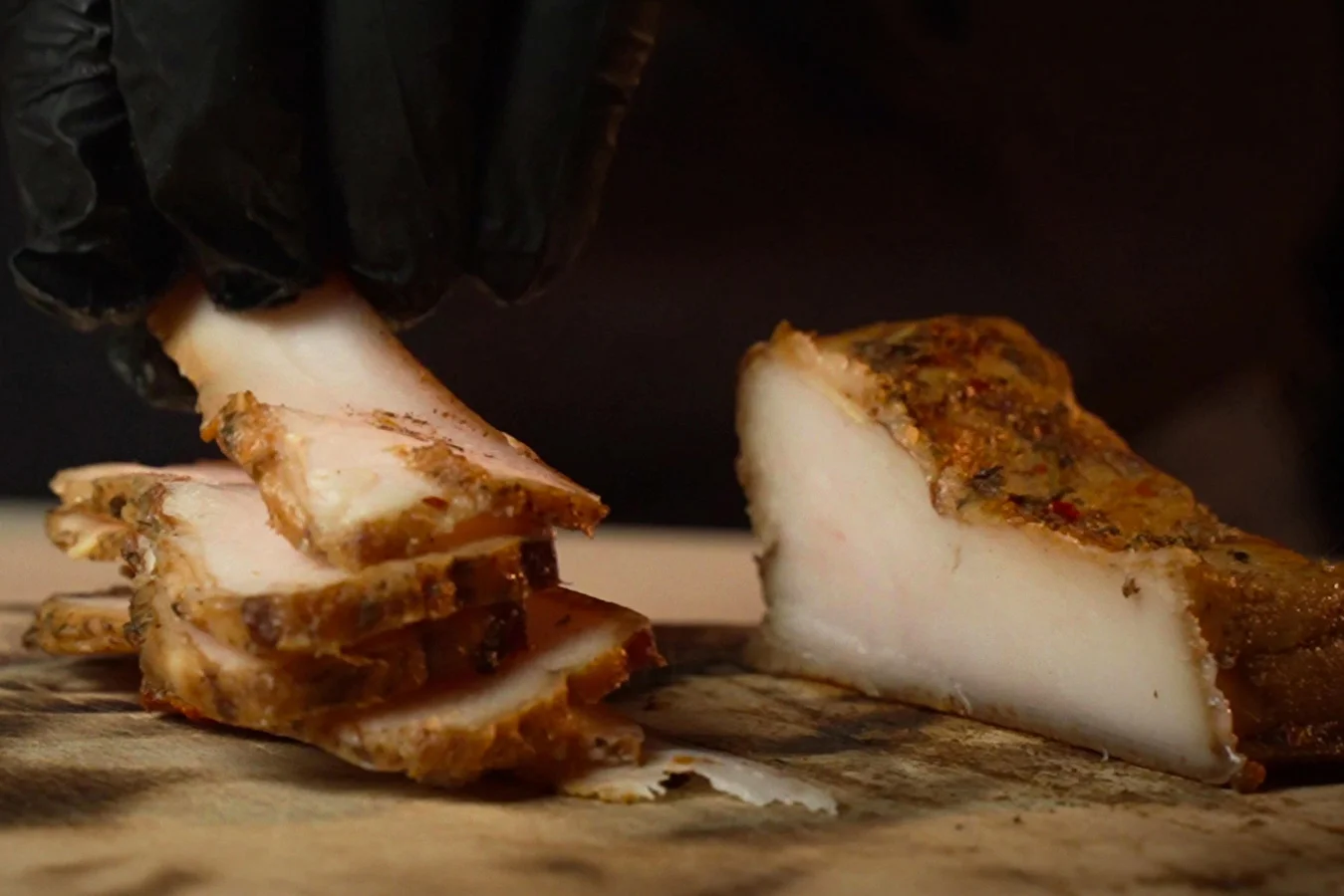 Údená slanina s bylinkami
