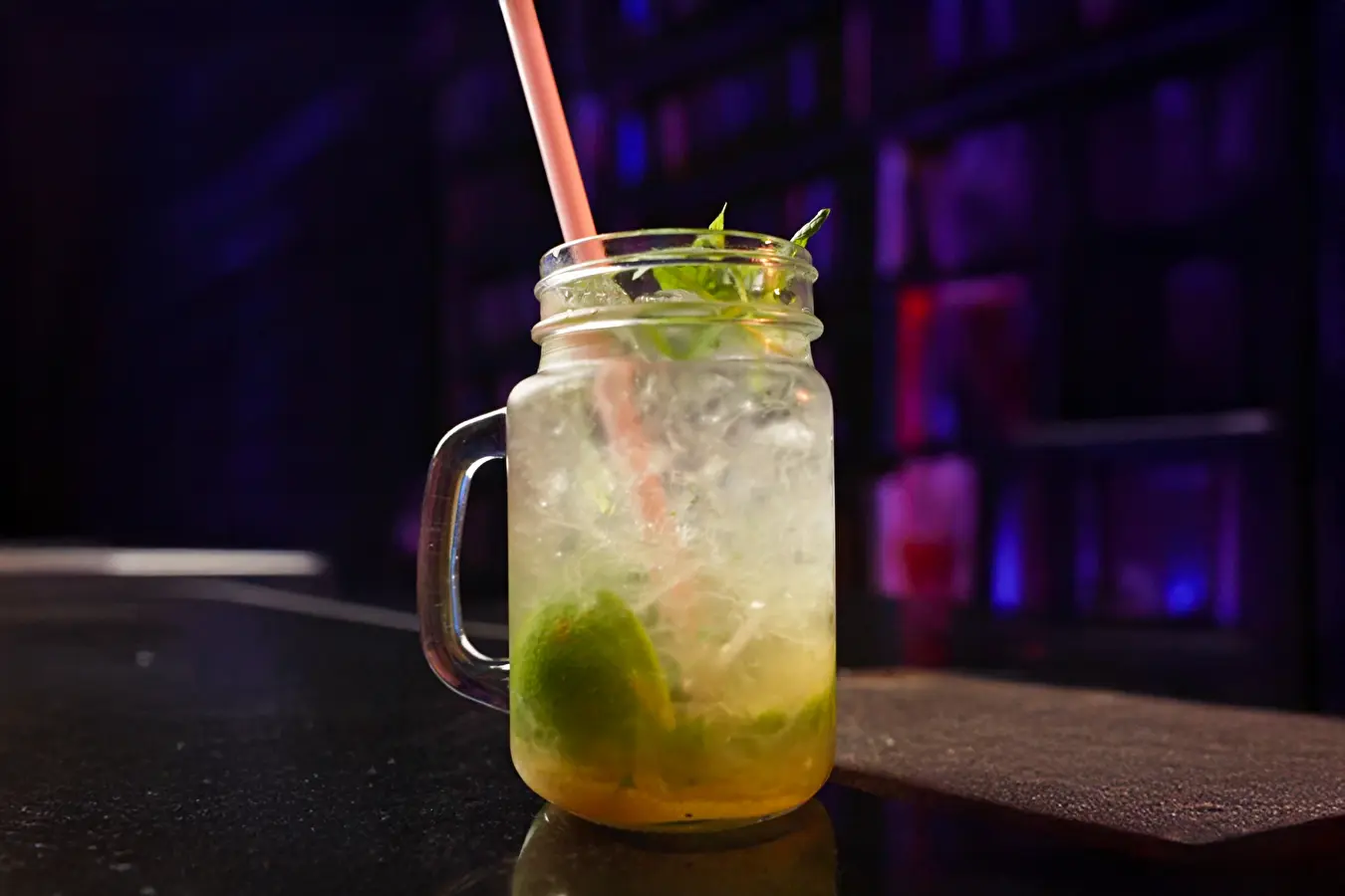 Nojito - osviežujúci, nealkoholický drink s limetkou a mätou