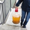 Balón na víno ľahký, nerozbitný s držadlom, 20 L - 15 ['fermentačná nádoba', ' fermentačná nádoba', ' v čom fermentovať', ' balón na víno', ' balón na pivo', ' na fermentáciu', ' balón so širokým otvorom', ' PET balón', ' plastový balón', ' nerozbitný balón', ' balón na víno', ' vinárska novinka']