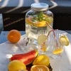 Dóza na limonádu, s kohútikom - sklenená, 4 L - 6 ['dóza na limonádu', ' dóza na nápoje', ' dóza s kohútikom', ' dóza 4 litre s kohútikom', ' sklenená fľaša s kohútikom', ' sklenená fľaša na nápoje', ' dóza na nápoj', ' dóza na nápoj na párty', ' dóza s kohútikom do záhrady', ' limonáda vonku', ' letné osvieženie']