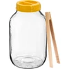 Dóza TO 4 L, kliešte a plastové viečko fi 100, s držadlom  - 1 ['dóza', ' sklenená dóza', ' sklenený pohár', ' pohár s viečkom', ' pohár na kvasenie uhoriek', ' pohár na uhorky', ' pohár na likéry', ' dóza na likéry', ' pohár s držadlom', ' viečko s držadlom', ' praktická dóza', ' dóza s držadlom', ' pekný pohár', ' aký pohár kúpiť', ' pohár s kliešťami', ' pohár na uhorky', ' pohár na kvasené uhorky']