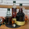 Fľaša Gallone 1L v opletení, so skrutkovacím uzáverom - 6 ['fľaša na alkohol', ' ozdobné fľaše na alkohol', ' sklenená fľaša na alkohol', ' fľaše na pálenku na svadbu', ' fľaša na likér', ' fľaše na vodku', ' fľaša na vodku svadba', ' fľaša na vodku krstiny', ' fľaša na vodku prijímanie', ' fľaša na víno', ' fľaše na víno']