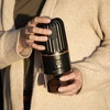 Mlynček na kávu - elektrický, s mlecími kameňmi - 17 ['mlynček na kávu', ' elektrický mlynček', ' mletie kávy', ' mletá káva', ' mletie kávy', ' mlynček s USB', ' moderný mlynček na kávu', ' prenosný mlynček', ' mobilný mlynček', ' mlynček na batériu', ' mlynček na kávu na batériu', ' mlynček nabíjaný cez USB', ' mlynček s keramickými mlecími kameňmi', ' mlynček s mlecími kameňmi', ' praktický mlynček', ' elektrický mlynček na kávu', ' nápad na darček']