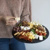 Otočný bridlicový podnos fi30cm - 14 ['doska na servírovanie', ' súprava na servírovanie na otočnom podnose', ' doska na servírovanie syrov', ' údenín a občerstvenia', ' doska na servírovanie', ' otočná doska', ' otočný podnos', ' podnos na servírovanie', ' kameň na servírovanie', ' bridlicová doska na sushi', ' doska na sushi', ' doska na finger food', ' servírovací podnos', ' servírovacia doska.']