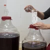 Plastová kvasná trubica MAXI-v2 - 9 ['kvasná trubica', ' nerozbitná kvasná trubica', ' veľká kvasná trubica', ' najlepšia kvasná trubica', ' fermentácia', ' kvasná trubica koľko vody', ' koľko vody do kvasnej trubice', ' tichá kvasná trubica', ' kvasná trubica ako vyrobiť', ' kvasná trubica castorama', ' zátka s kvasnou trubicou', ' kvasná trubica na víno', ' kvasná trubica kde kúpiť', ' prečo sa voda v kvasnej trubici vracia', ' nastavenie', ' zabezpečenie nastavenia', ' domáce víno', ' trubica na kvasenie', ' kvasenie']