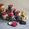 Pohár Amfora 580 ml (fi 82) s bordovým viečkom 6 ks - 6 ['súprava pohárov', ' poháre na kvasenie', ' poháre na džemy', ' poháre s viečkami', ' poháre fi 82', ' poháre s viečkami 6 úchytov', ' poháre s bordovými viečkami', ' na zaváraniny', ' na konzervovanie', ' poháre na med', ' na med', ' guľatý pohár', ' pohár 0', '5 l', ' na pasterizáciu']