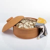 Rímsky hrniec okrúhly 4L - 10 ['rímsky hrniec', ' pečenie bez tuku', ' varenie v pare', ' na mäso', ' na chlieb', ' na ryby', ' pre vegetariánov', ' jedlá z jedného hrnca', ' jedlá pre deti', ' diétne jedlá', ' na pečenie chleba', ' hlinený hrniec', ' hlinený hrniec', ' nápad na darček', ' na paštétu', ' na zapekanku', ' rímsky hrniec s pokrievkou']