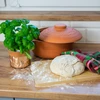 Rímsky hrniec okrúhly 4L - 11 ['rímsky hrniec', ' pečenie bez tuku', ' varenie v pare', ' na mäso', ' na chlieb', ' na ryby', ' pre vegetariánov', ' jedlá z jedného hrnca', ' jedlá pre deti', ' diétne jedlá', ' na pečenie chleba', ' hlinený hrniec', ' hlinený hrniec', ' nápad na darček', ' na paštétu', ' na zapekanku', ' rímsky hrniec s pokrievkou']