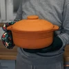 Rímsky hrniec okrúhly 4L - 18 ['rímsky hrniec', ' pečenie bez tuku', ' varenie v pare', ' na mäso', ' na chlieb', ' na ryby', ' pre vegetariánov', ' jedlá z jedného hrnca', ' jedlá pre deti', ' diétne jedlá', ' na pečenie chleba', ' hlinený hrniec', ' hlinený hrniec', ' nápad na darček', ' na paštétu', ' na zapekanku', ' rímsky hrniec s pokrievkou']