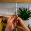 Sklenená filtračná kolóna v súprave s alkoholomerom, silikónovou hadičkou a kokosovým uhlím - 8 ['filtračná kolóna', ' filtračná kolóna na pálenku', ' sklenená filtračná kolóna', ' filtračná kolóna na aktívne uhlie', ' destilačné zariadenie', ' destilácia', ' destilácia alkoholu', ' súprava na destiláciu alkoholu', ' súprava na uhlíkovú filtráciu destilátu', ' filtračná trubica.']