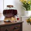Sklenený súdok 5 L, so širokým hrdlom, korkom, podstavcom a kohútikom - 6 ['súdok na limonádu', ' ozdobná nádoba na nápoje', ' súdok s kohútikom', ' súdok na alkohol s kohútikom', ' sklenená fľaša s kohútikom', ' sklenená fľaša na nápoje', ' súdok na nápoj na párty', ' súdok s kohútikom do záhrady', ' limonáda vonku', ' letné osvieženie', ' sklenený súdok', ' súdok so širokým otvorom', ' súdok so širokým hrdlom', ' súdok na limonádu', ' súdok na stojane', ' pohár s kohútikom', ' limonáda', ' punč', ' sangria', ' súdok na likér', ' na alkohol', ' dávkovač nápojov', ' na oslavy', ' na servírovanie nápojov a nápojov', ' súdok na stojane']