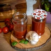 Uzávera fi 66/4 s paradajkami - voľne - 8 ['biela uzávera', ' farebný vzor paradajok', ' pasterizácia', ' kontrola procesu', ' skladovanie', ' veľkosť fi Paradajky 66', ' ozdoba špajze', ' uzávery na pasterizáciu', ' uzávery zelenina', ' uzávery paradajok']