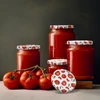 Uzávery fi 82/6 paradajky - 10 ks. - 6 ['biela uzávera', ' farebný vzor paradajok', ' pasterizácia', ' kontrola procesu', ' skladovanie', ' veľkosť fi Paradajky 82', ' ozdoba špajze', ' uzávery na pasterizáciu', ' uzávery zelenina', ' uzávery paradajok']
