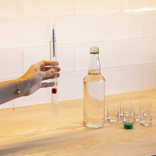 Alkoholometer - 2 ['alkoholometer', ' merač alkoholu', ' meranie alkoholu', ' meranie koncentrácie alkoholu', ' meranie obsahu alkoholu', ' indikátor obsahu alkoholu']
