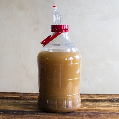 Balón na víno ľahký, nerozbitný, s držadlom, 15 L - 12 ['fermentačná nádoba', ' fermentačná nádoba', ' v čom fermentovať', ' balón na víno', ' balón na pivo', ' na fermentáciu', ' balón so širokým hrdlom', ' PET balón', ' plastový balón', ' nerozbitný balón', ' balón na víno', ' vinárska novinka', ' balón 15 L', ' fermentor s uzáverom']