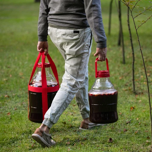 Balón na víno ľahký, nerozbitný s držadlom, 20 L - 10 ['fermentačná nádoba', ' fermentačná nádoba', ' v čom fermentovať', ' balón na víno', ' balón na pivo', ' na fermentáciu', ' balón so širokým otvorom', ' PET balón', ' plastový balón', ' nerozbitný balón', ' balón na víno', ' vinárska novinka']