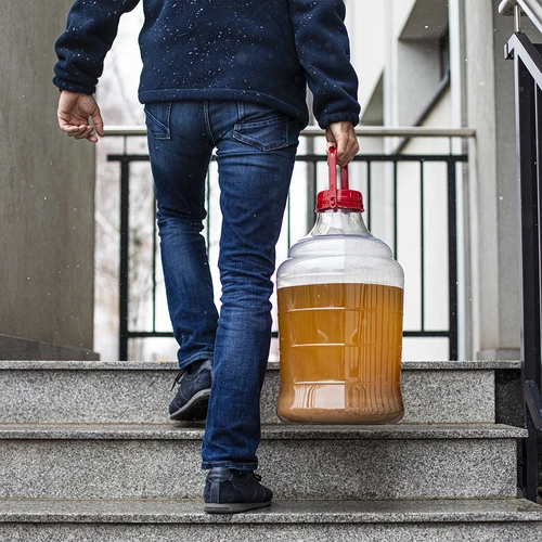 Balón na víno ľahký, nerozbitný, s držadlom, 25 L - 16 ['fermentačná nádoba', ' fermentačná nádoba', ' v čom fermentovať', ' balón na víno', ' balón na pivo', ' na fermentáciu', ' balón so širokým otvorom', ' PET balón', ' plastový balón', ' nerozbitný balón', ' balón na víno', ' vinárska novinka', ' balón 25 L']