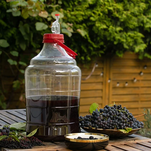 Balón na víno ľahký, nerozbitný, s držadlom, 25 L - 7 ['fermentačná nádoba', ' fermentačná nádoba', ' v čom fermentovať', ' balón na víno', ' balón na pivo', ' na fermentáciu', ' balón so širokým otvorom', ' PET balón', ' plastový balón', ' nerozbitný balón', ' balón na víno', ' vinárska novinka', ' balón 25 L']