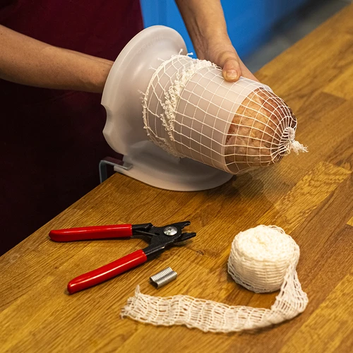 Biela údenárska sieťka s rozmermi 12,5 cm x 5 m, s tepelnou odolnosťou do 220°C - 3 ['sieťka na údeniny', ' údenárska sieťka na údenie', ' údenárska sieťka na varenie', ' údenárska sieťka na pečenie', ' odolná údenárska sieťka', ' na domáce údeniny', ' na šunku', ' na bravčovú rolku']