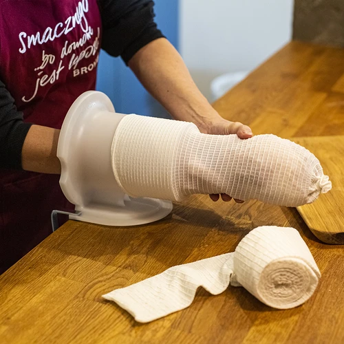 Biela údenárska sieťka s rozmermi 12,5 cm x 5 m, s tepelnou odolnosťou do 220°C - 4 ['sieťka na údeniny', ' sieťka na pečenie mäsa', ' sieťka na údenie mäsa', ' sieťka na nakladanie mäsa', ' na údeniny s dlhým zrením', ' sieťka na šunku', ' sieťka na bôčik']
