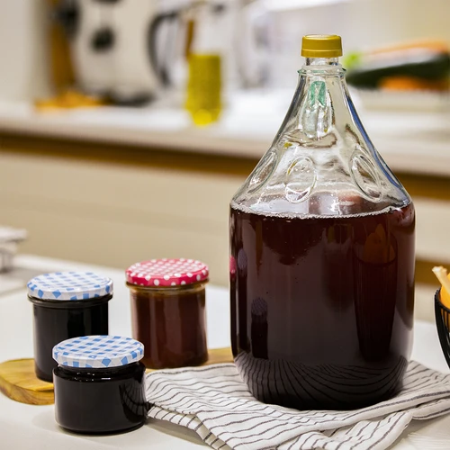 Demižón 5 L Dama s uzáverom - bez košíka - 5 ['fľaša 5l', ' fľaša na fermentáciu', ' demižón na fermentáciu', ' demižón na víno', ' demižón na víno', ' na skladovanie vína', ' fľaša na šťavu']