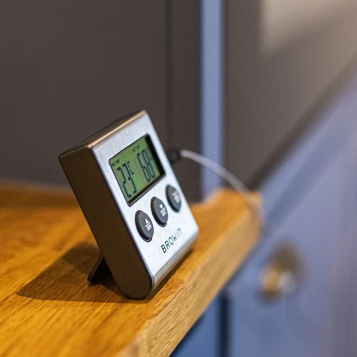 Elektronický kuchynský teplomer so sondou (0°C do 250°C) - 13 ['teplomer so sondou', ' elektronický teplomer', ' kuchynský teplomer', ' teplomer na potraviny', ' teplomer na pečenie', ' na smaženie', ' na varenie', ' na mäso', ' na koláče']