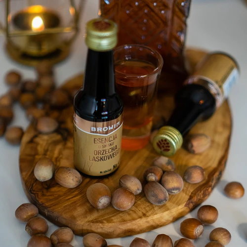 Esencia s príchuťou Lieskového Orecha na 4 L - 40 ml - 10 ['prípravok do alkoholu', ' aróma do alkoholu', ' aróma do vodky', ' chuťová esencia', ' aróma', ' prípravok orechový', ' orechová vodka', ' orechová esencia', ' aróma lieskového orecha', ' esencie do pálenky', ' esencia gold']