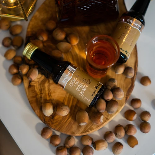 Esencia s príchuťou Lieskového Orecha na 4 L - 40 ml - 11 ['prípravok do alkoholu', ' aróma do alkoholu', ' aróma do vodky', ' chuťová esencia', ' aróma', ' prípravok orechový', ' orechová vodka', ' orechová esencia', ' aróma lieskového orecha', ' esencie do pálenky', ' esencia gold']