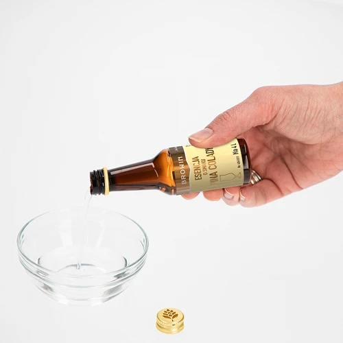 Esencia s príchuťou Pina Colady na 4 L - 40 ml - 5 ['esencia chuti', ' esencia Pina Colada', ' esencia', ' prísada do alkoholu', ' arómy do alkoholu', ' esencie do pálenky', ' prísady do pálenky', ' arómy', ' ananásová aróma', ' kokos ananás', ' prísada malibu', ' prísada Pina Colada']