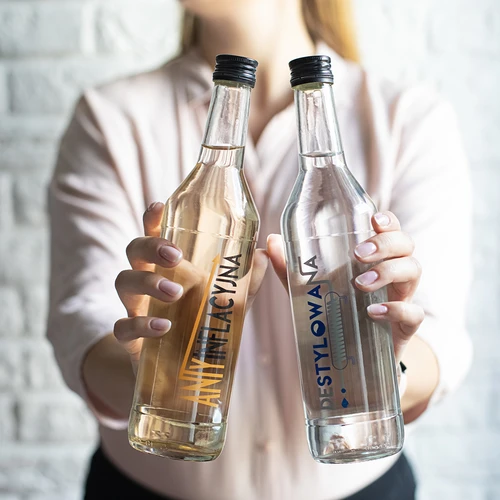 Fľaša 0,5 L s uzáverom a potlačou Destilovaná - 4 ks. - 9 ['fľaša', ' fľaše', ' fľaše s potlačou', ' fľaša na pálenku', ' fľaša na alkohol', ' fľaša s potlačou', ' sklenená fľaša s potlačou a uzáverom', ' fľaše 500 ml s korkom', ' fľaše na korok', ' súprava na svadbu', ' fľaša na domáci alkohol', ' fľaša na darček', '']