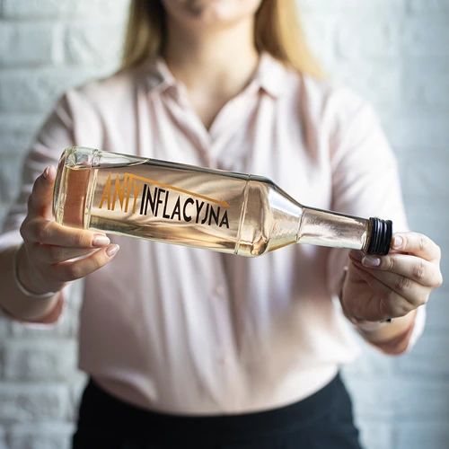 Fľaša 0,5 L so skrutkovacím uzáverom a potlačou Antiinflácia - 4 ks - 8 ['dulovica', ' citrónovica', ' višňovica', ' fľaša na dulovicu', ' fľaša na likéry', ' fľaša na likéry', ' fľaše na likéry', ' fľaša so skrutkovacím uzáverom', ' fľaše s potlačou', ' sklo s potlačou', ' sklenené fľaše', ' sklenené fľaše so skrutkovacími uzávermi', ' nápad na darček', ' sklenené fľaše so zábavnou potlačou', ' fľaše na svadbu']