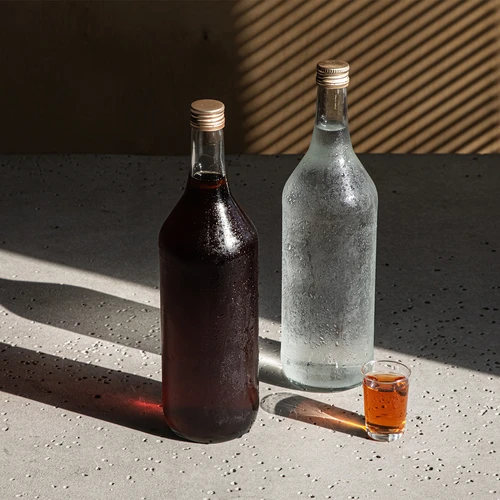 Fľaša 1 L Stolová s uzáverom fi28 - 4 ks. - 7 ['fľaša na vodku', ' fľaše na vodku', ' stolové fľaše', ' monopolová fľaša', ' monopolová fľaša', ' stolová fľaša 1000 ml', ' priehľadná fľaša', ' fľaše 1 L', ' litrové fľaše', ' priehľadná fľaša s uzáverom', ' fľaša na džús', ' stolová fľaša s uzáverom', ' fľaše s uzávermi', ' fľaše na nápoje']