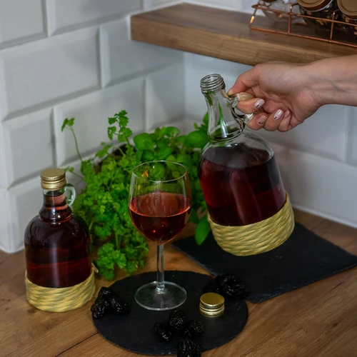 Fľaša Gallone 1L v opletení, so skrutkovacím uzáverom - 5 ['fľaša na alkohol', ' ozdobné fľaše na alkohol', ' sklenená fľaša na alkohol', ' fľaše na pálenku na svadbu', ' fľaša na likér', ' fľaše na vodku', ' fľaša na vodku svadba', ' fľaša na vodku krstiny', ' fľaša na vodku prijímanie', ' fľaša na víno', ' fľaše na víno']