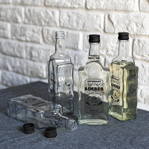 Fľaša Kláštorná 0,5 L s čiernym uzáverom a potlačou Pálenka - 6 ['fľaša pol litra', ' fľaša na alkohol', ' fľaša s potlačou', ' pálenka', ' fľaškovanie nápojov', ' elegantná fľaša na vodku', ' fľaša s čiernym uzáverom', ' obdĺžniková fľaša', ' obdĺžniková fľaša na alkohol', ' fľaša na likér', ' fľaše na domáce nápoje', ' fľaša na alkohol', ' ozdobné fľaše na alkohol', ' štýlové fľaše na svadbu', ' ozdobné fľaše', ' fľaša na vodku', ' ozdobná fľaša pol litra', ' fľaša s uzáverom 0', '5 l', ' fľaša 500 ml', ' sklenená fľaša', ' svadobná fľaša', ' na vidiecky stôl', ' super fľaša', ' fľaša vlna']