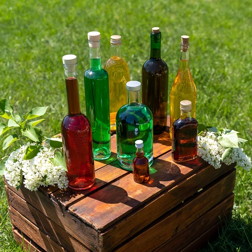 Fľaša Marina s korkom, biela 0,5 L - 7 ['fľaša na alkohol', ' ozdobné fľaše na alkohol', ' sklenená fľaša na alkohol', ' fľaše na pálenku na svadbu', ' fľaša na likér', ' ozdobné fľaše na likéry']