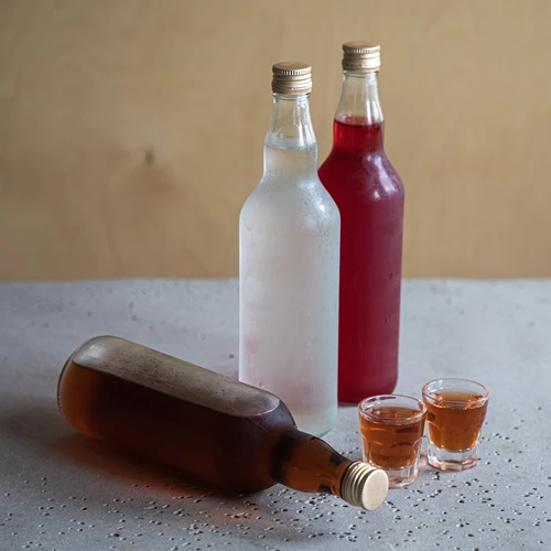 Fľaša „Monopol” 700 ml so skrutkovacím uzáverom - 4 ks. - 8 ['fľaše monopolky', ' fľaša monopolka', ' fľaša so skrutkovacím uzáverom', ' fľaše so skrutkovacími uzávermi', ' fľaše 700 ml', ' fľaša 700 ml', ' fľaše na alkohol', ' fľaša na nápoje', ' fľaše na šťavy', ' fľaše so skrutkovacím uzáverom', ' fľaše na skrutkovací uzáver', ' fľaše so skrutkovacími uzávermi']