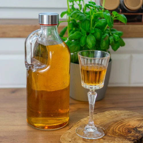 Fľaša Samuraj - s uzáverom a rukoväťou 1L - 3 ['fľaša na alkohol', ' ozdobné fľaše na alkohol', ' sklenená fľaša na alkohol', ' fľaše na pálenku na svadbu', ' fľaša na likér', ' fľaše na vodku', ' fľaša na vodku svadba', ' fľaša na vodku krstiny', ' fľaša na vodku prijímanie']