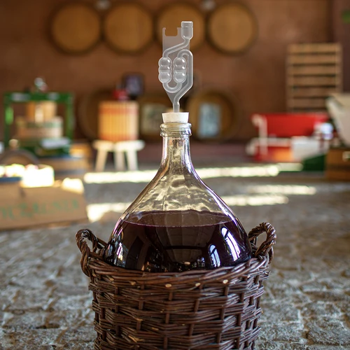 Fermentačná trubica 6-komorová v2 - 8 ['fermentačná trubica', ' nerozbitná fermentačná trubica', ' plastová fermentačná trubica', ' veľká fermentačná trubica', ' trubica na fermentáciu', ' trubica na víno', ' trubica na kvasenie', ' trubica na kvasenie', ' 6-komorová trubica browin', ' fermentačné trubice', ' najlepšia fermentačná trubica', ' fermentácia', ' koľko vody do fermentačnej trubice', ' koľko vody do fermentačnej trubice', ' kde kúpiť fermentačnú trubicu', ' zabezpečenie kvasenia', ' domáce víno', ' kvasenie']