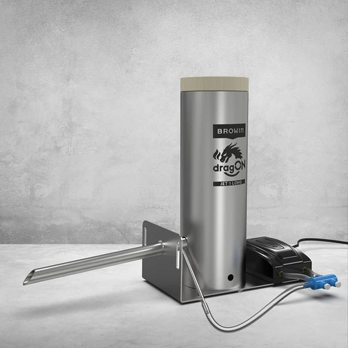 Generátor dymu dragON JET 1 LONG s elektrickou pumpou - 15 ['generátor dymu', ' dymogenerátor', ' generátor dymu do udiarne', ' údenie', ' údenie na studeno', ' údenie na teplo', ' generátor dymu udiarenského', ' generátor dymu na údenie', ' výrobník dymu na údenie', ' štiepky na údenie', ' dym', ' studený dym', ' generátor dymu so snímateľnou násypnou rúrou', ' generátor dymu s pumpou', ' dymogenerátor s elektrickou pumpou', ' najlepší generátor dymu', ' univerzálny generátor dymu', ' generátor dymu pre všetky udiarne', ' generátor dymu pre murované udiarne', ' generátor dymu pre udiarne s hrubšími stenami']