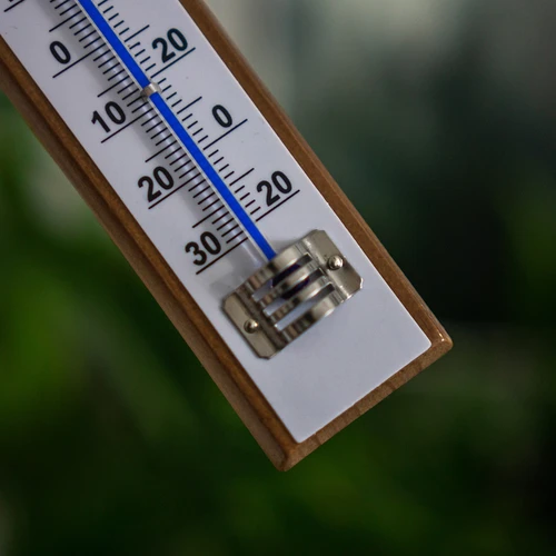 Izbový teplomer s bielou stupnicou (-30°C do +50°C) 20cm - 4 ['vnútorný teplomer', ' izbový teplomer', ' teplomer do vnútra', ' domáci teplomer', ' teplomer', ' drevený izbový teplomer', ' teplomer čitateľná stupnica', ' teplomer s dvojitou stupnicou']
