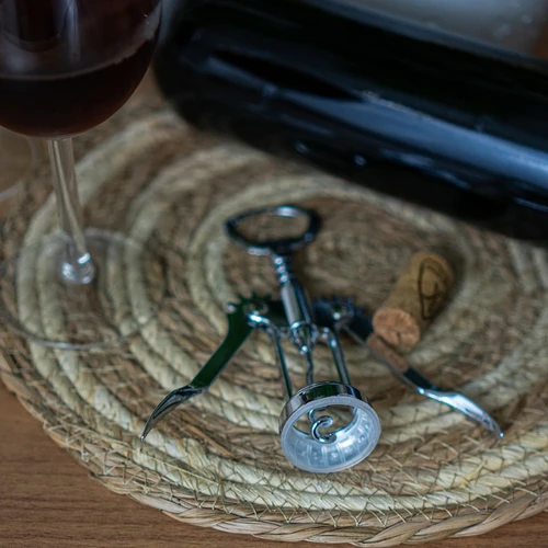 Kovová vývrtka - tradičná - strieborná - 5 ['trybuszon na víno', ' otvárač na víno', ' otvárač na fľaše', ' vývrtka']