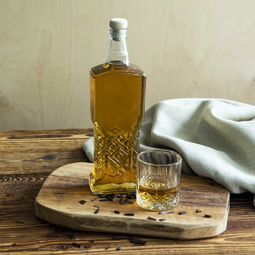 Kredencová fľaša 700ml s korkom - 6 ['ozdobná sklenená fľaša', ' fľaša s prírodným korkom', ' fľaša na likéry', ' fľaša na šťavy', ' ozdobná fľaša na nápoje', ' ozdobná fľaša na likéry', ' pekná fľaša s korkom', ' domáce likéry', ' domáce šťavy']