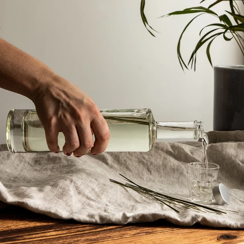 Nadčasová fľaša 0,5 L - 6 ['fľaša', ' sklenená fľaša', ' fľaša s uzáverom', ' fľaša 500 ml', ' fľaša na víno', ' fľaša na likér', ' fľaša na alkohol', ' priehľadná fľaša']