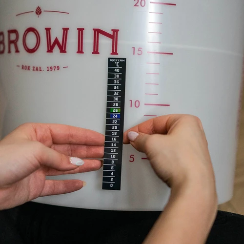 Nádoba na fermentáciu piva s fermentačnou trubicou, kohútikom, teplomerom a reduktorom usadenín - 17 ['súprava na pivo', ' fermentácia piva', ' nádoba s kohútikom', ' fermentačná trubica', ' reduktor usadenín', ' teplota fermentácie', ' pivovarský teplomer', ' vedro na fermentáciu', ' fermentačná nádoba', ' domáce pivo']
