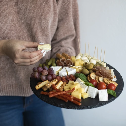 Otočný bridlicový podnos fi30cm - 14 ['doska na servírovanie', ' súprava na servírovanie na otočnom podnose', ' doska na servírovanie syrov', ' údenín a občerstvenia', ' doska na servírovanie', ' otočná doska', ' otočný podnos', ' podnos na servírovanie', ' kameň na servírovanie', ' bridlicová doska na sushi', ' doska na sushi', ' doska na finger food', ' servírovací podnos', ' servírovacia doska.']