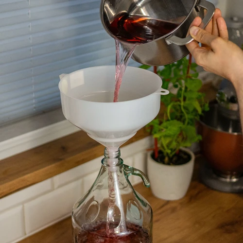 Plastový lievik fi20cm - 4 ['lievik na demižóny', ' lievik na víno', ' lievik na fľaše', ' univerzálny lievik', ' na filtráciu vína', ' príslušenstvo na vinárstvo']