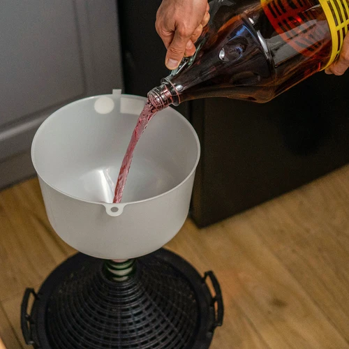 Plastový lievik fi25 na balóny, vysoký okraj - 5 ['lievik na víno', ' lievik na balóny', ' lievik na balóny na víno', ' univerzálny lievik', ' na filtráciu vína', ' príslušenstvo na vinárstvo']