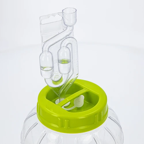 Plastový uzáver fi 100 twist-off s otvorom a korkom - 7 ['uzáver z plastu', ' uzáver na poháre', ' uzáver na balóny', ' uzáver s korkom', ' uzáver na fermentáciu', ' kork na fermentáciu', ' tesný uzáver', ' uzáver fi 100', ' uzáver s držadlom', ' plastové uzávery', ' uzávery twist-off']